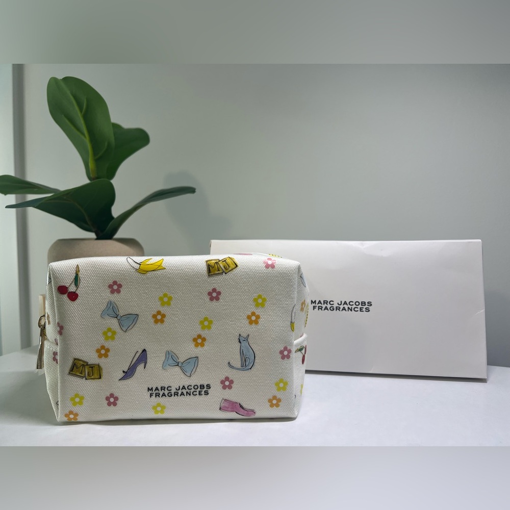 Marc Jacobs Fragrances cosmetic  bag
Brand new